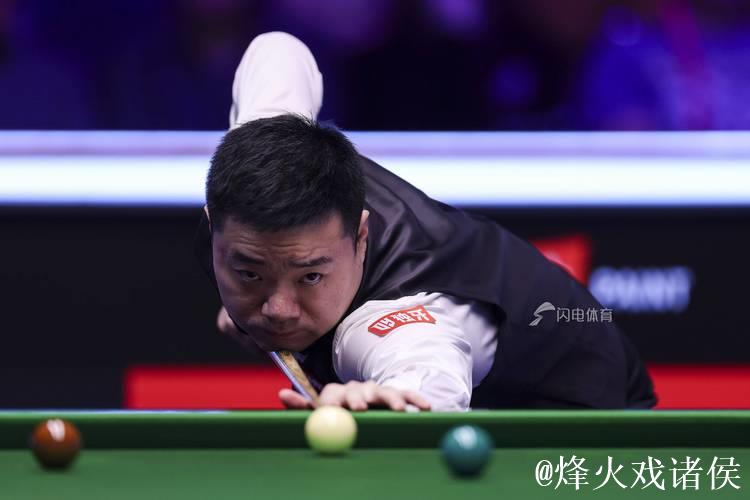 斯诺克英锦赛:丁俊晖战胜徐思 挺进16强 斯诺克英锦赛:丁俊晖战胜徐思 挺进16强